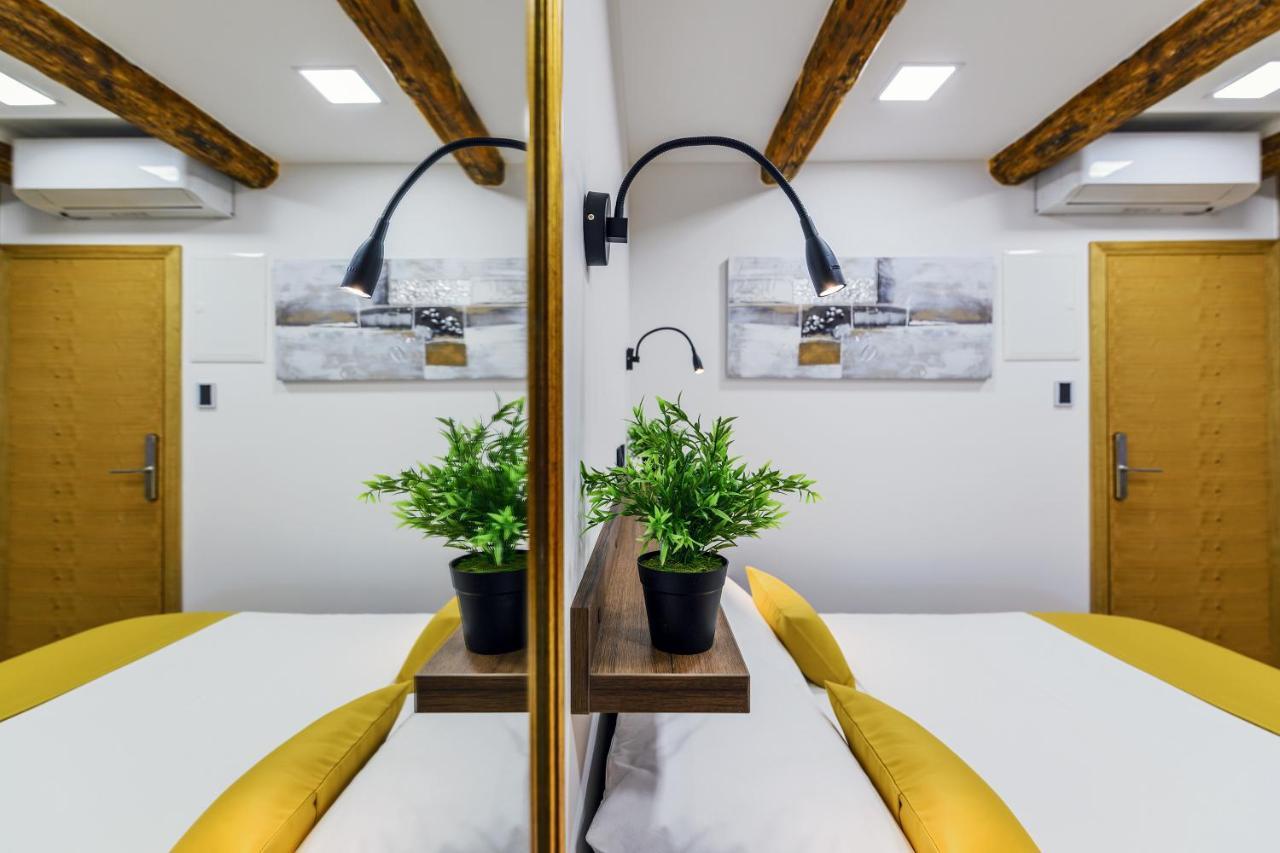 Urban Apartments With Sauna 扎达尔 外观 照片